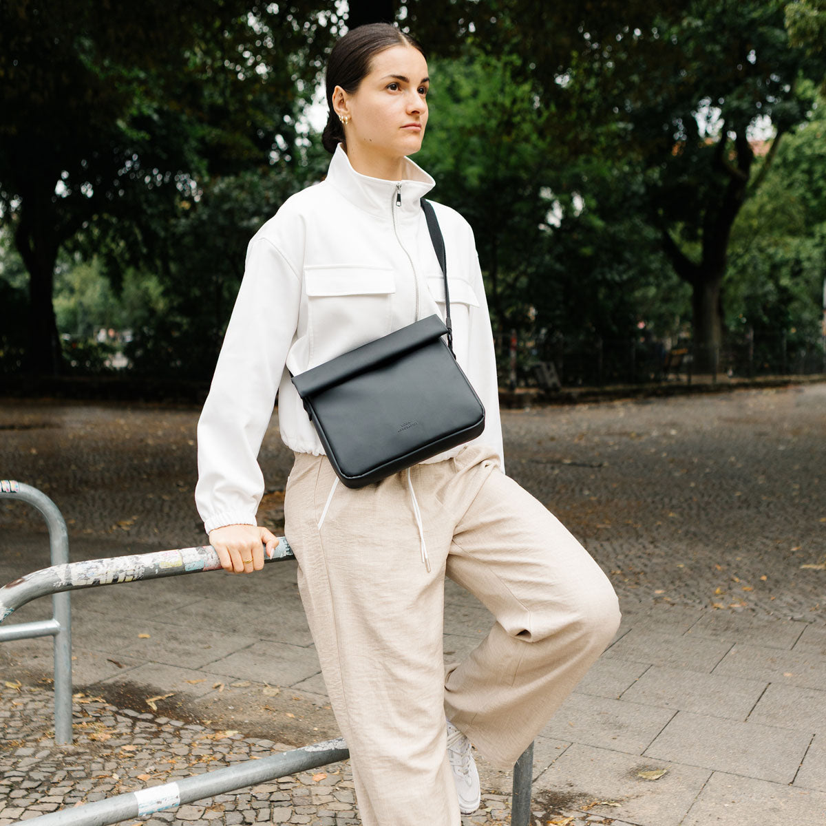 Jarven Shoulder Bag - Black