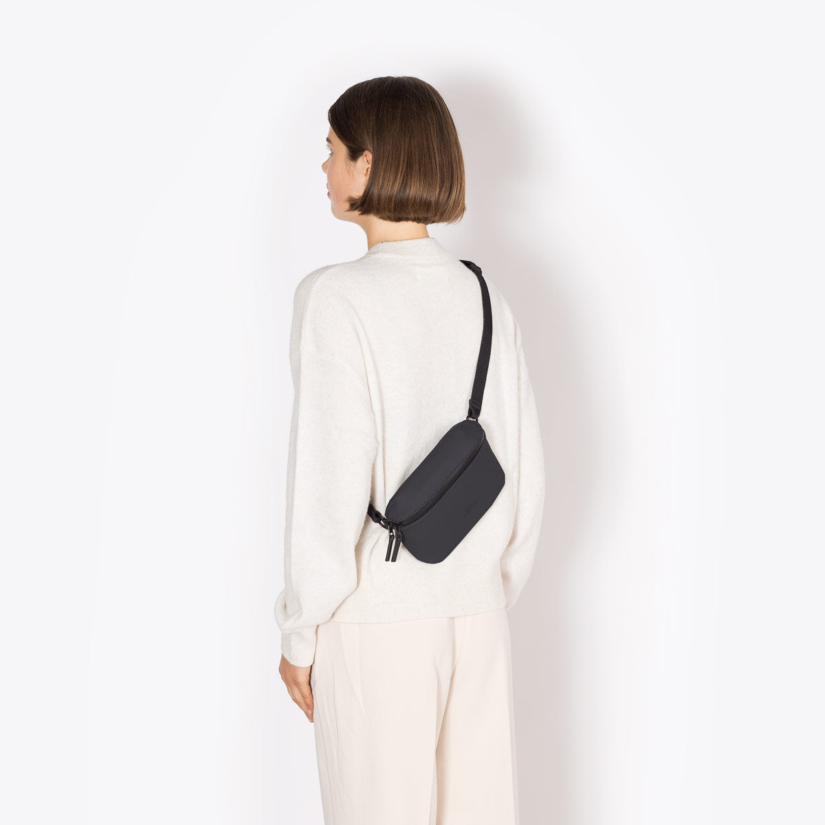 Jona Crossbody Bag - Black / Medium