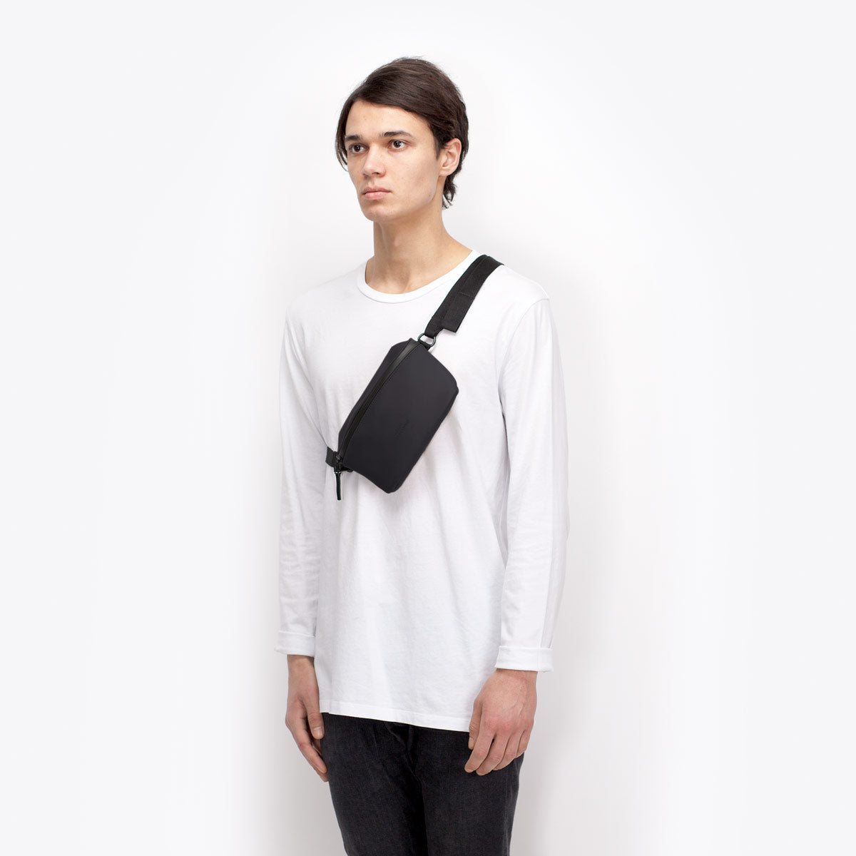 Jona Crossbody Bag - Black / Medium